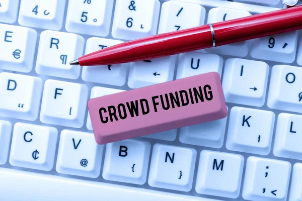Firma de escritura a mano Crowd Funding. Idea de negocio Fundraising Kickstarter Startup Pledge Platform Donaciones Descarga de archivos y datos en línea, carga de códigos de programación — Foto de Stock