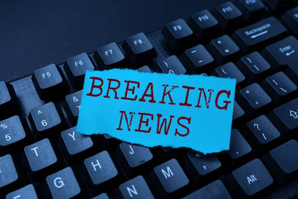 Conceptuele weergave Breaking News. Zakelijk concept Special Report Aankondiging Gebeuren Huidige kwestie Flashnews Het opzetten van nieuwe online Blog Website, Typen Betekenis van Internet Content — Stockfoto