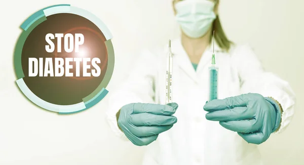 文字标题介绍停止糖尿病。关于血糖水平的文字比正常的注射胰岛素试验疫苗高，新疫苗是为提供疫苗而进行的临床试验 — 图库照片