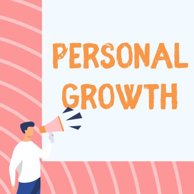 İlham verici Kişisel Büyümeyi gösteren metin. İş dünyası, megafonla konuşan bir iş adamının yeni bir duyuru yapmasını gösteren uzun vadeli bir süreç sergiliyor..