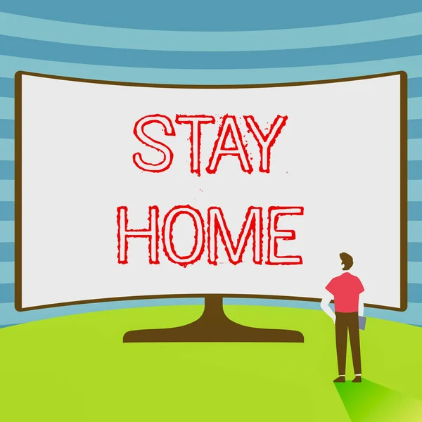 Концептуальная подпись "Оставайся дома". Слово "не выходите на работу" и оставайтесь внутри дома или дома Человек стоит перед огромным экраном. — стоковое фото