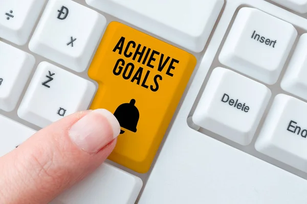 Text showing inspiration Achieve Goals. Internet Concept Results oriented Reach Target Effective Planning Succeed Creating New Typing Game Concept, Abstract Typing Problem Solutions — Foto Stock