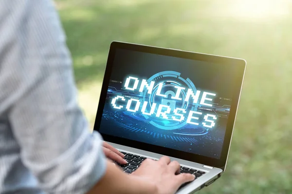Conceptual display Online Courses. Word Written on Revolutionizing formal education Learning through internet Woman Typing On Laptop In The Park Alone Accomplishing Remote Jobs. — Foto Stock