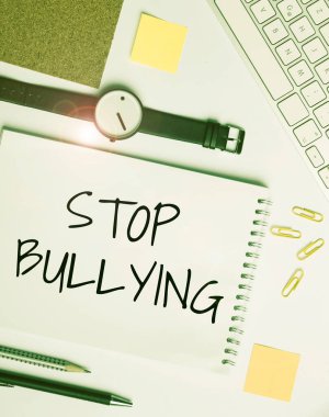 Kavramsal manşet. Kabadayılığı bırak. Bu saldırgan, kabul edilemez davranış sergilemeyi, göz alıcı okul malzemelerini, öğrenim tahsilatlarını, yazma araçlarını...,