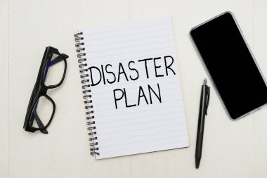 El yazısı Tabelası Felaket Planı. İş Konsepti Acil Durum Hazırlık Hayatta Kalma ve İlk Yardım Çantası Gösterişli Okul Malzemeleri, Öğrenme Koleksiyonları, Yazma Aletleri,