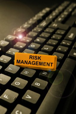 Risk Yönetimini gösteren bir tabela. Çevrimiçi Arkadaşlarla İlişki 'ye yönelik gelecekteki tehditleri değerlendirmek ve kontrol etmek, internette tanıdıklar edinmek