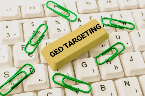 Kavramsal manşet Geo Targeting. İş yaklaşımı Dijital Reklamlar IP Adresi Adresleri Kampanyasını Çevrimiçi Arkadaşlarla Bağlantı kuruyor, İnternet 'te Tanışmalar Yapıyor — Stok fotoğraf