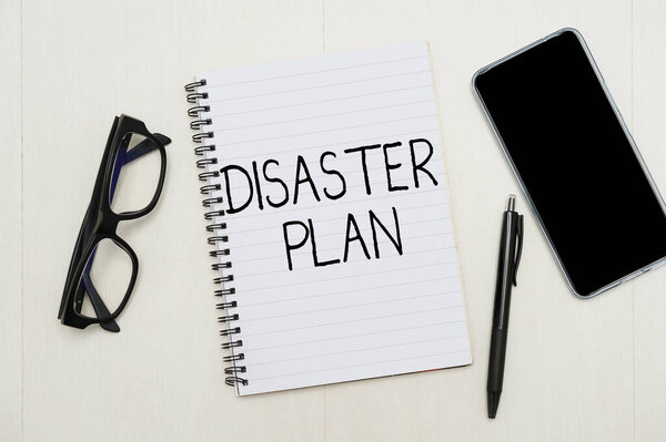 Ручной знак "План катастрофы". Концепция бизнеса Ответить на аварийную готовность к выживанию и набор экстренной помощи броские школьные принадлежности, учебные сборы, письменные инструменты,