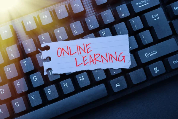 Ruční psaní znamení Online učení. Word pro absolvování kurzu, který je přístupný přes Internet Abstrakt psaní on-line pozvánky dopisy, Oprava programu pro zpracování textu — Stock fotografie