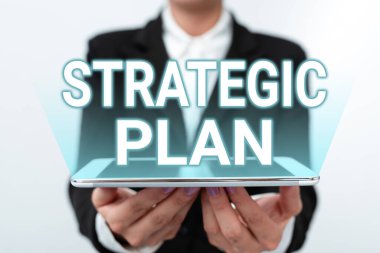 Stratejik Planı göster. Yeni Teknoloji Fikirlerini Sunan ve Teknolojik Gelişmeyi Tartışan Bir Strateji Belirleme ve Kararları Alma Süreci