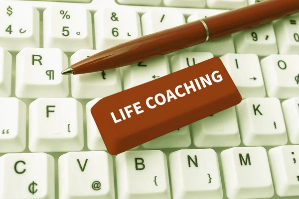 Signo de texto que muestra Life Coaching. escaparate de negocios Mejorar vidas por desafíos nos alienta en nuestras carreras mecanografiando ingredientes del producto, Resumen Presentando teclado actualizado —  Fotos de Stock