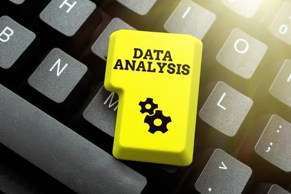 Texto presentando análisis de datos. Idea de negocio Traducir números a conclusión analítica Pronóstico Mecanografía en línea Sitio web Información, edición y actualización de contenidos de libros electrónicos —  Fotos de Stock