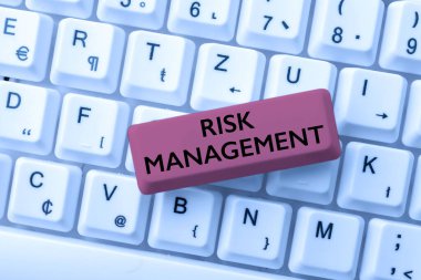 Metin Risk Yönetimi gösterimi yazılıyor. İş dünyasına yönelik tehditleri değerlendiren ve kontrol eden iş yaklaşımı Çevrimiçi Haber Yazısı, Görsel Roman Senaryoları Yazma ve Düzenleme
