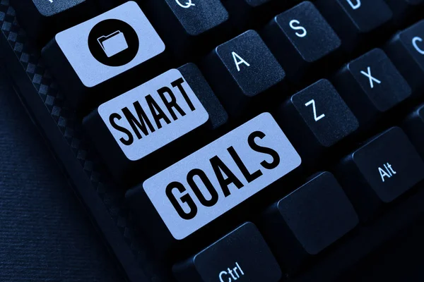 Bildunterschrift: Smart Goals. Geschäftskonzept mnemonic verwendet als Grundlage für die Festlegung von Zielen und Richtung Tippen Daily Reminder Notes, Erstellen von Online-Schreiben Präsentation — Stockfoto