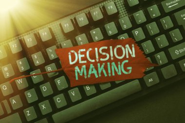 Kavramsal manşet karar verme. İş vitrini. İki veya daha fazla olasılık arasında karar verme eylemi. Çevrimiçi Metin Analizi Yazma, Kaydedilmiş Ses E- postası Kopyalanması