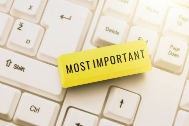 Çok Önemli 'yi gösteren bir tabela. Internet Concept Greatest veya en yüksek dereceli nicelik veya anlamlı Yazma Dersi Kılavuzu, Yeni Çevrimiçi Kılavuzlar Yeniden Yazılıyor