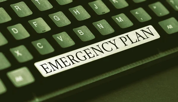 Assinar exibindo plano de emergência. Word for Procedures for response to major emergencies Prepare-se Criando um novo negócio de loja online, digitando a lista de mercadorias de negociação — Fotografia de Stock