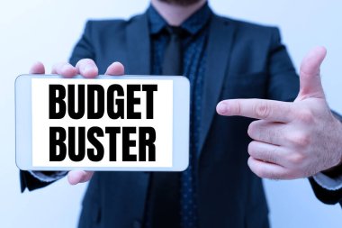 El yazısı tabelası Bütçe Avcısı. İnternet Tasarruf Harcama Pazarlığı Gereksiz Satışlar Yeni Teknoloji Fikirlerini Sunarak Teknolojik Gelişmeyi Tartışarak Aşırı Harcamalar