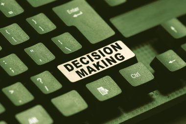 İlham, karar verme işaretini gösteriyor. Sosyal Medya 'da Şikayet Yazma, Çevrimiçi Kötü Davranışı Bildirme gibi mevcut durumla eşleşecek en iyi seçeneği seçmek için iş gösterisi