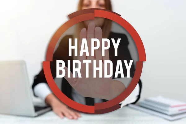 Sign displaying Happy Birthday. Internet Concept The birth anniversary of a person is celebrated with presents Assistant Offering Instruction And Training Advice, Discussing New Job — Stock Photo, Image