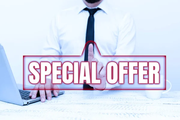 Text caption presenting Special Offer. Word Written on Selling at a lower or discounted price Bargain with Freebies Remote Office Work Online Presenting Business Plan And Designs — Fotografia de Stock