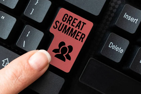 Sign displaying Great Summer. Word Written on Having Fun Good Sunshine Going to the beach Enjoying outdoor Typing Employment Agreement Sample, Transcribing Online Talk Show Audio — 图库照片