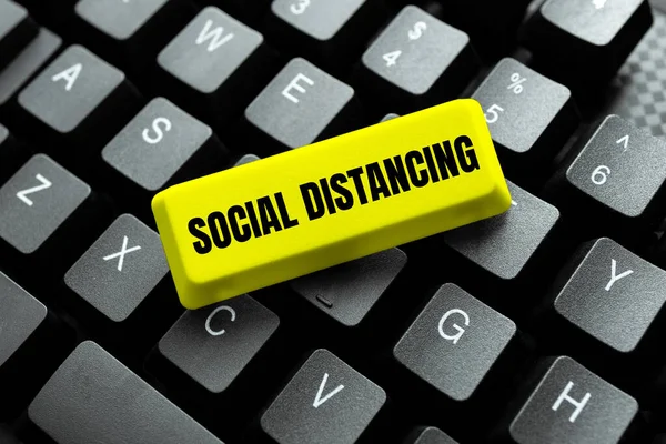 Skriv under med Social Distancing. Affärsidé grad av acceptans av allmän interaktion mellan individer skriva online webbplats informationer, redigering och uppdatering av e-bok Innehåll — Stockfoto