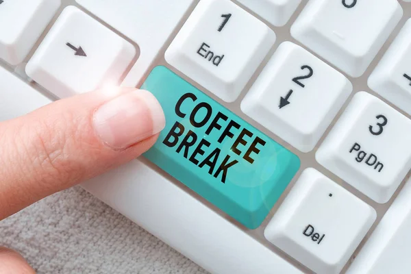 Legenda do texto apresentando Coffee Break. Foto conceitual pouco tempo alocado para beber café sem fazer qualquer trabalho Resumo Processo de Registro Online, Digitando Informações Pessoais — Fotografia de Stock