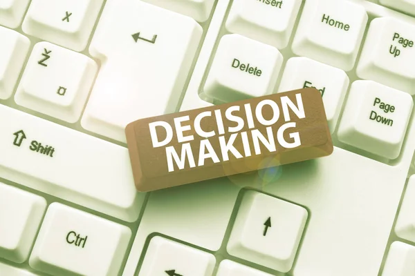 Conceptual display Decision Making. Business idea to choose the best option to par with the current situation Typing Daily Reminder Notes, Creating Online Writing Presentation — 图库照片