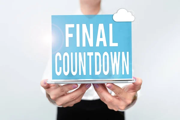 Hand writing sign Final Countdown. Word for Last moment of any work having no posibility of discusion Presenting New Technology Ideas Discussing Technological Improvement — Stockfoto