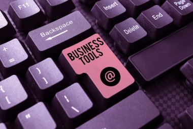 Metin İş Araçları gösterimi yazılıyor. Ticari yaklaşım Pazarlama Metodolojileri ve Teknolojileri, Eski Çevrimiçi Haberleri Yeniden Oluşturma, Önceki Veri Kopyaları Oluşturma Soyut Reaslama Kullanıyor