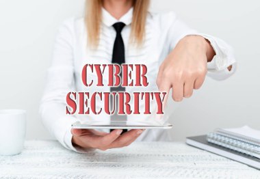 Siber Güvenlik 'ten ilham aldığını gösteren bir mesaj. İş fikri, Gadget Güncelleme, Sunum Teknik Özellikleri hakkında konuşan yetkisiz erişimcilere karşı bir bilgisayar sistemini korumak