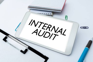 İç Denetleme 'yi gösteren bir işaret. Uzun Menzilli Bağlantılar için Akıllı Telefon ve Görüntü Çağrıları Aygıtı ile denetim ve süreçlerin etkinliğini değerlendirir