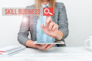 El yazısı Skill Business. Ticari girişim için kavramsal fotoğraf yeteneği Entelektüel uzmanlık Tech Guru Yeni Geliştirilmiş Aygıt Satma, Öğretmen Telefona el koyma