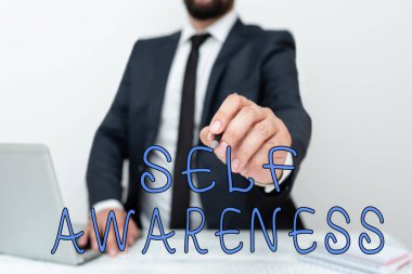 Kişisel farkındalığı gösteren metin işareti. Kişinin bir duruma karşı bilincinin açık olması anlamına gelir. Uzaktan Ofis Çalışması Çevrimiçi İletişim Teknolojisi sunar.