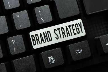 Marka Stratejisini gösteren bir ilham. İyi bir ürün geliştirmek için uzun vadeli kavramsal fotoğraf planı, daktilo ile yazılan Yeni Bağlama Sözleşmesi