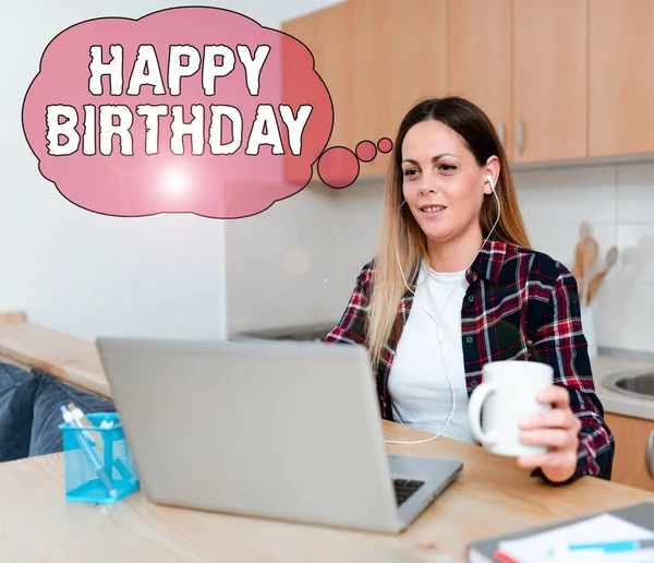 Text caption presenting Happy Birthday. Business showcase The birth anniversary of a person is celebrated with presents Abstract Online Conference Discussion, Digital Classroom Ideas — Stock Photo, Image