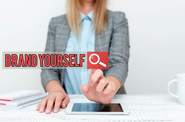 Tekst met inspiratie Brand Yourself. Zakelijke aanpak Een unieke professionele identiteit ontwikkelen Persoonlijk product Nieuwe smartphonetechnologie weergeven, Apparaatverbeteringen bespreken — Stockfoto