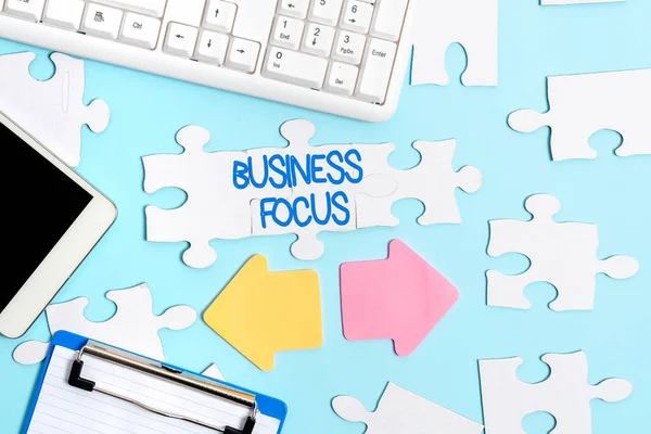 Sign displaying Business Focus. Business showcase Serving the needs of the client Full attention on details Building An Unfinished White Jigsaw Pattern Puzzle With Missing Last Piece — Foto Stock