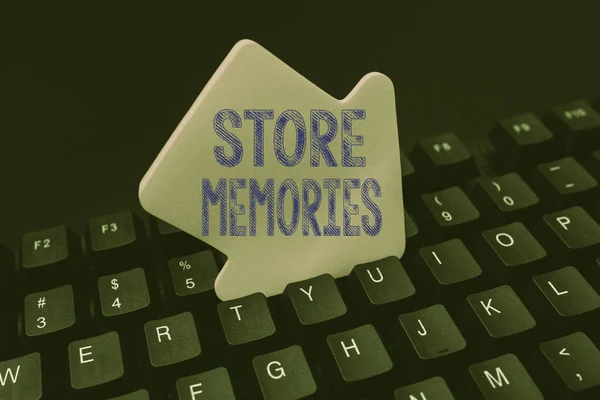 Handschrift Store Memories. Woord voor een proces van het invoeren en opslaan van eerder verkregen gegevens Typing Hospital Records And Reports, Creating New Ebook Reading Program — Stockfoto
