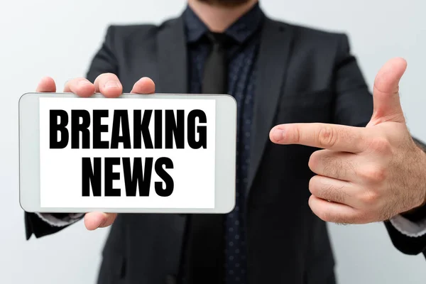 Handstilstext Breaking News. Internet Concept Särskild rapport Tillkännagivande Happening Aktuellt Utgåva Flashnews Presentera nya teknik Idéer Diskutera tekniska förbättringar — Stockfoto