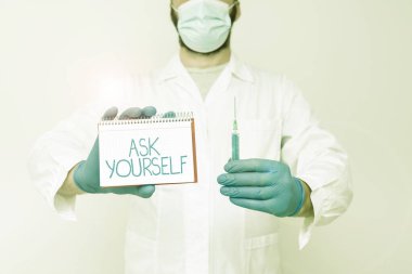 Kavramsal görüntü Kendine Sor. Geleceği Düşünen İş Gösterisi Hayat Hedefleri Bilimadamı Yeni Araştırma, Kimya Planlama İlerleme Prosedürlerini Sunar