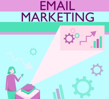 E- posta Pazarlama yazısını gösteren bir ilham. İş konsepti, Lady Standing Holding Projektörü Uzaktan Kumanda Sunan Grafik Büyümesi ile iletişim kurarak potansiyel alıcıları cezbediyor.