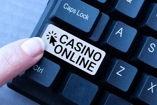 Konzeptionelle Anzeige Casino Online. Internet-Konzept Computerpokerspiel Gamble Royal Bet Lotto High Stakes Konvertierung analoger Daten in digitale Medien, Eingabe von Forum Hilfreiche Tipps — Stockfoto
