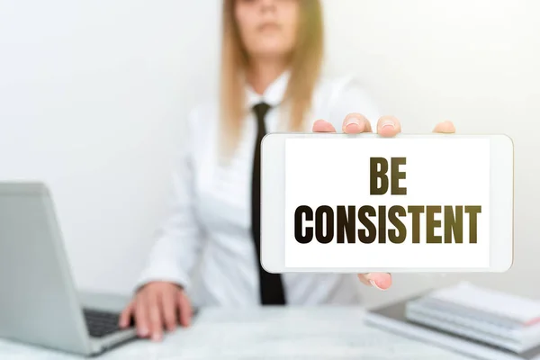 Signo de texto que muestra Sé consistente. Foto conceptual Uniforme Persistente Firma Inalterable Incluso Inmutable Rapport Interno Iniciando un nuevo puesto de trabajo, Estudiante Presentando Estudios de Reporte —  Fotos de Stock