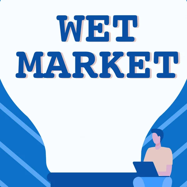 Texte manuscrit Wet Market. Marché du concept d'entreprise vendant des produits de poisson de viande fraîche et d'autres produits périssables Gentleman assis et utilisant un ordinateur portable à côté d'une grande ampoule. — Photo