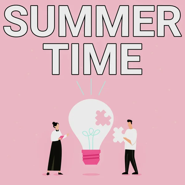 Tekst met inspiratie Summer Time. Concept betekent het heetste seizoen van het jaar gekenmerkt door korte nachten Illustratie van Partners Bulding Nieuwe Prachtige Ideeën voor Vaardigheden Verbetering. — Stockfoto