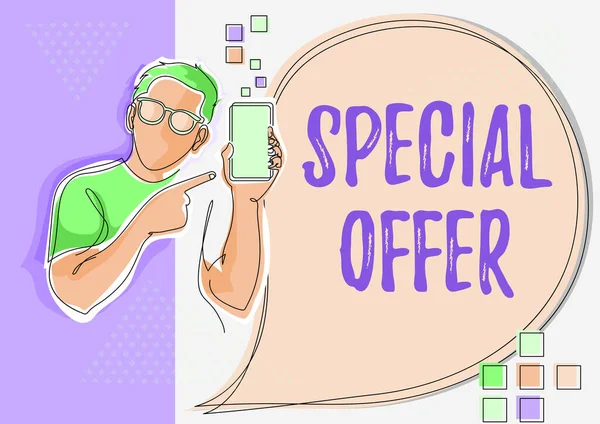 Segno di testo che mostra Offerta Speciale. Parola per la vendita ad un prezzo più basso o scontato affare con Freebies linea di disegno per Guy Holding telefono presentando nuove idee con la bolla discorso. — Foto Stock