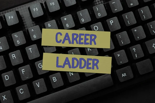 Señal que muestra Career Ladder. Foto conceptual Promoción del empleo Progreso profesional Movilidad ascendente Logro Resumen Escribir un nuevo guion de película, creando un discurso motivacional en línea — Foto de Stock