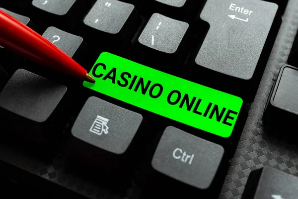 Konzeptionelle Anzeige Casino Online. Auf dem Computer Poker Spiel geschriebenes Wort Gamble Royal Bet Lotto High Stakes Üben der Genauigkeit der Geschwindigkeitseingabe, Prüfung der Schreibmaschinenkenntnisse — Stockfoto